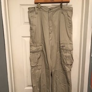 Men’s Levi’s cargo pants khaki